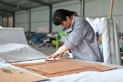 家具厂车间,家具厂工人